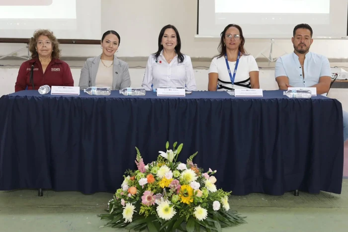 Mariana Sosa y Diana Caballero traen grandes oportunidades para las juventudes de Queréndaro
