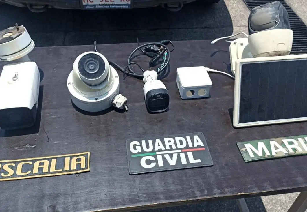 Marina, SSP y FGE desactivan cámaras parasitas usadas por el crimen organizado, en Lázaro Cárdenas