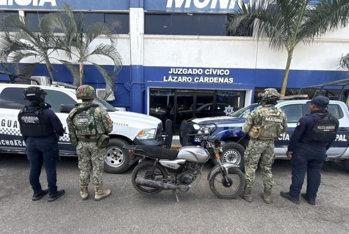 Marinos detienen a 7 presuntos delincuentes, aseguran equipo bélico y droga