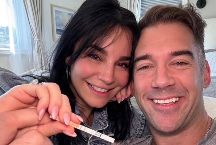 Martha Higareda y Lewis Howes esperan dos hijas