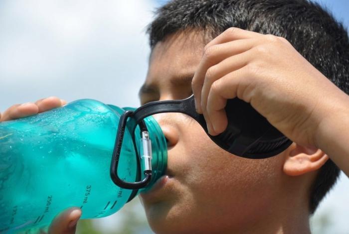 ¡Más agua, menos azúcar! Protege el crecimiento y bienestar de tus hijas e hijos: SSM