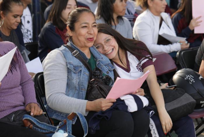  Más de 194 mil estudiantes de prepa y universidad beneficiados con sistema de becas: Iemsysem