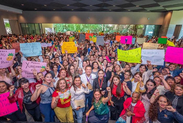 Más de 3 mil mujeres con Carlos Torres Piña: cuando “es tiempo de mujeres” también significa poder elegir