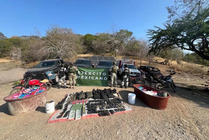 Más de 300 kilogramos de droga y 14 armas largas asegurados en Huetamo: SSP