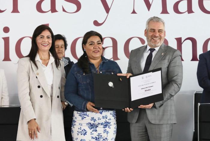 Más de 5 mil docentes pensionados reciben atención en ISSSTE: Bedolla