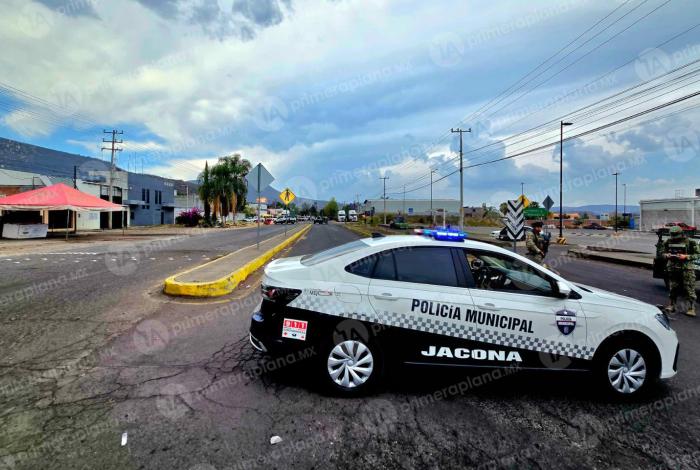 Mat4n a Javier mientras manejaba su camioneta en Jacona