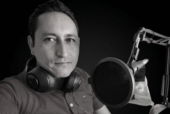 Mat4n a periodista a bal4zos en Puebla