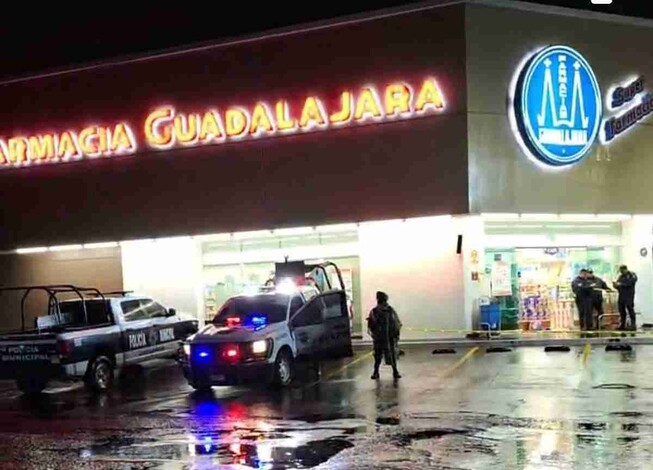  Matan a cajera de Farmacia Guadalajara en Uruapan