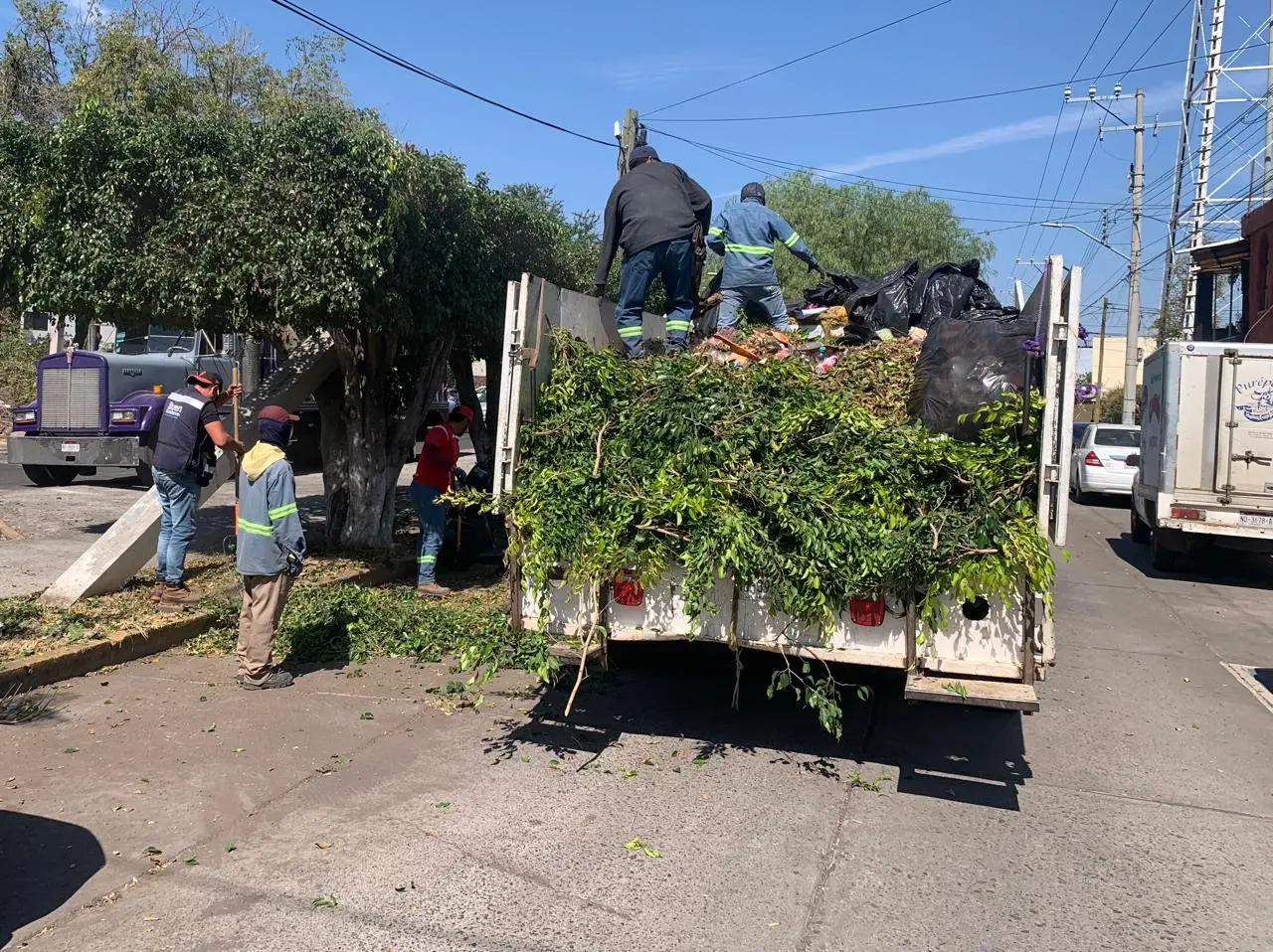  Mejoran la imagen urbana de Zamora con el programa de Faenas impulsado por Carlos Soto