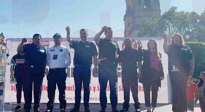  Memo Valencia entrega 5 motocicletas a la Agrupación Tigres A.C.