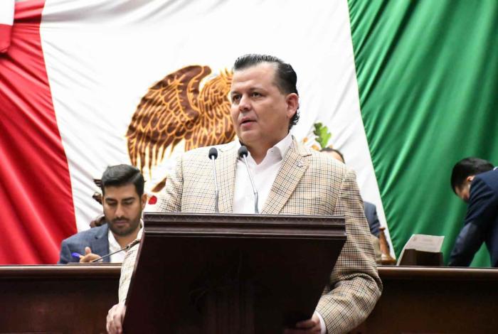 Memo Valencia volverá a colocar escultura de Hipólito Mora derribada por delincuentes en La Ruana