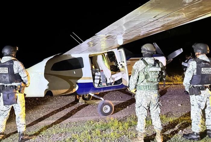 México aclara origen de avioneta interceptada en Colima