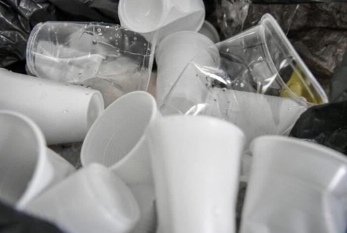 México y más de 70 países negocian acuerdo global para reducir producción de plásticos