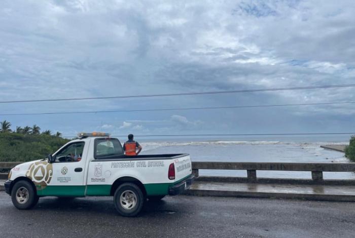 Michoacán en alerta por tormenta tropical "Mario"; se ubica al sur de Lázaro Cárdenas