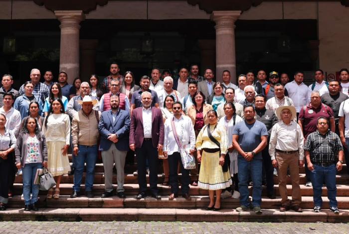 Michoacán está cambiando en favor de las comunidades indígenas: Bedolla
