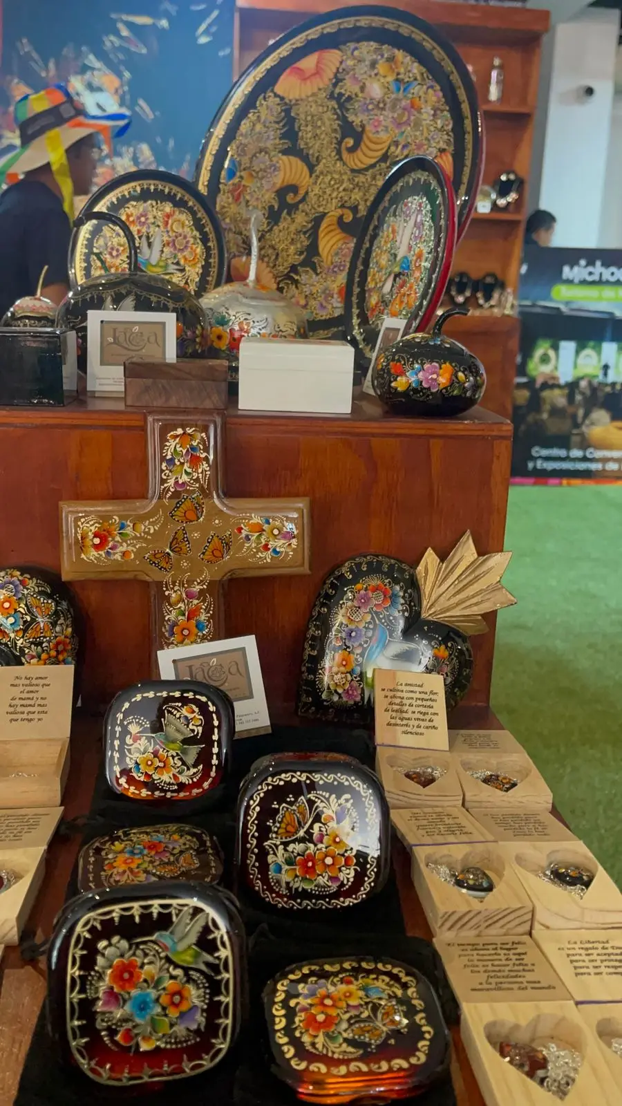 Michoacán exhibe sus artesanías en “Punto México” previo al Mundial