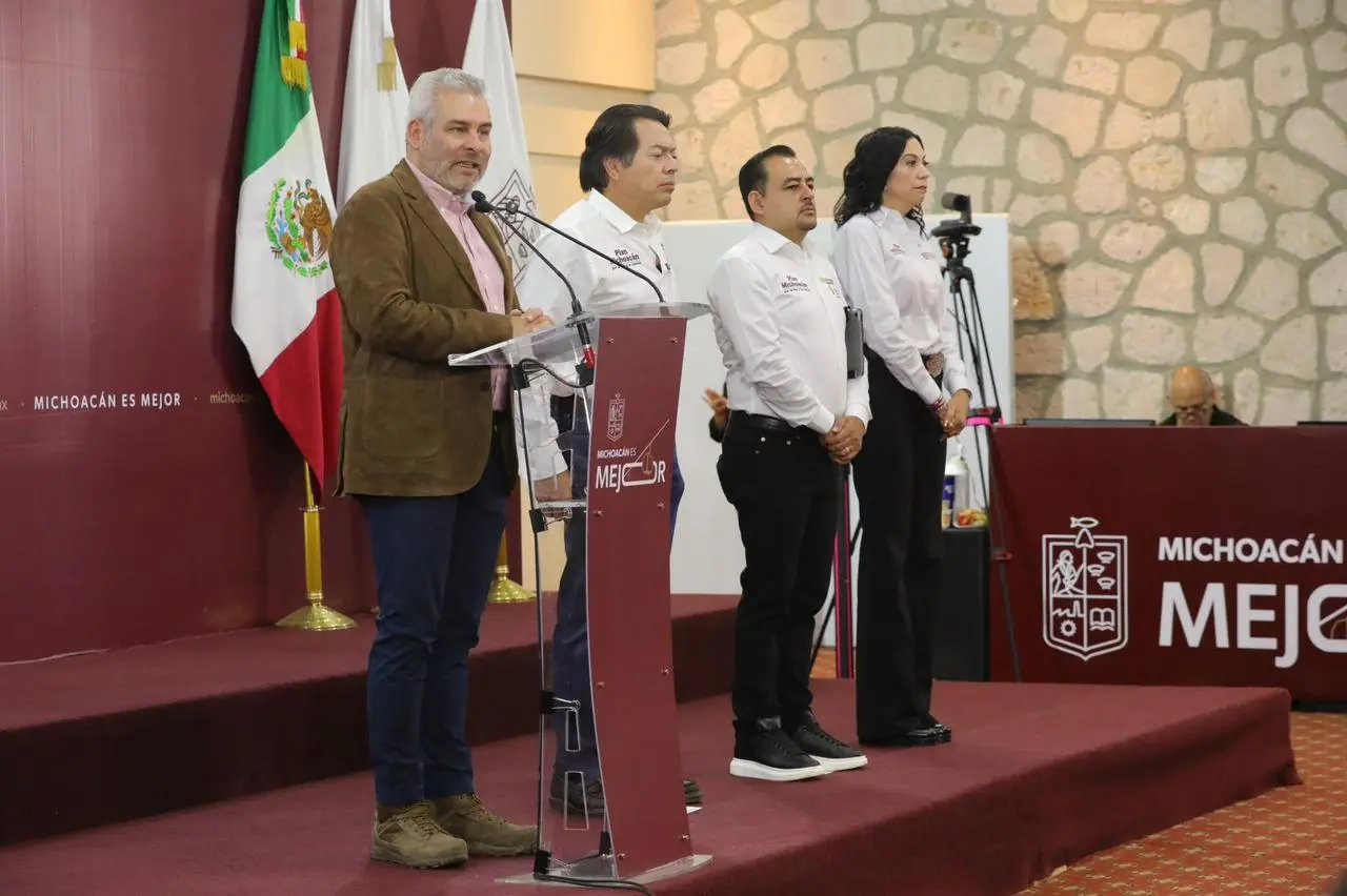 Michoacán garantiza educación con inversión federal de 4 mil 410 mdp en becas: Bedolla