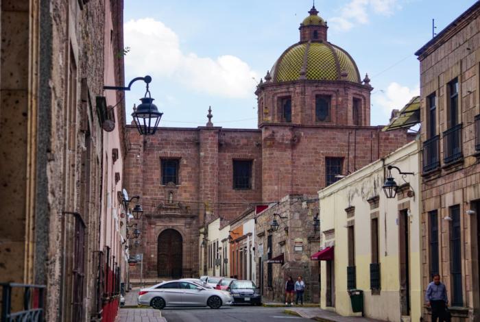 Michoacán inicia la semana entre calor de 40°C y lluvias fuertes