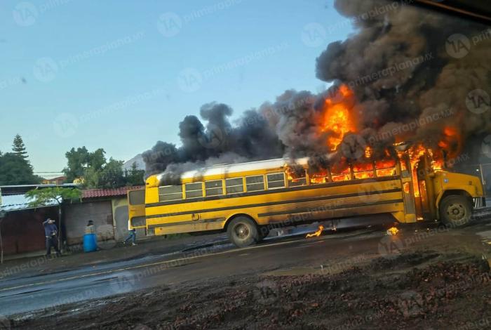 Michoacán inicia su miércoles con n4rcobloqueos y qu3ma de vehículos