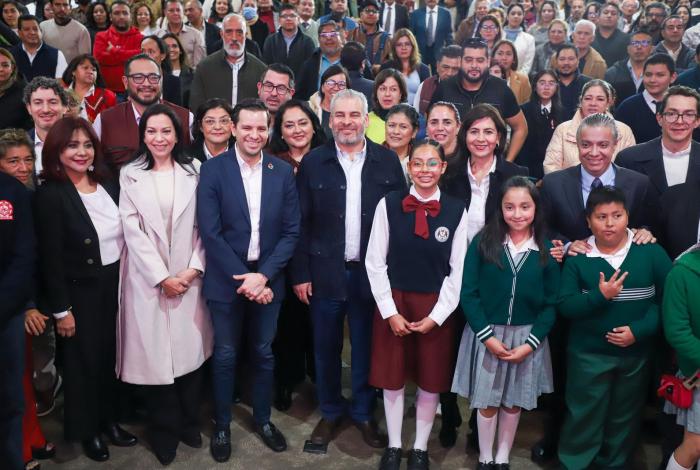Michoacán lidera en reducción de rezago educativo nacional: Bedolla