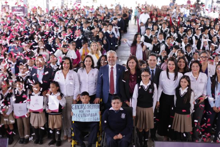 Michoacán logra un tercer ciclo escolar completo; Bedolla agradece a docentes