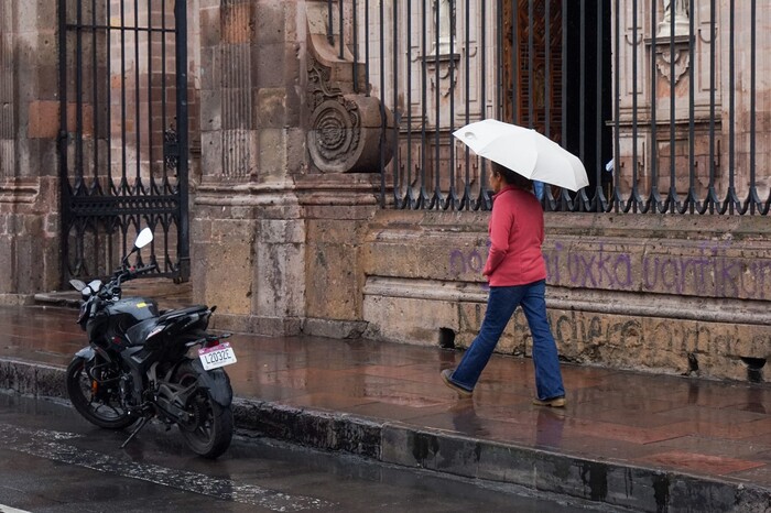 Michoacán tendrá calor de 35°C y chubascos este jueves