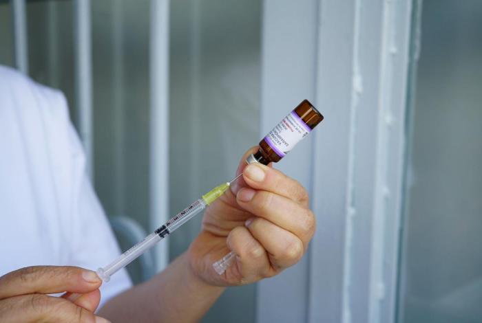 Michoacán tiene 771 mil vacunas disponibles contra sarampión: Bedolla