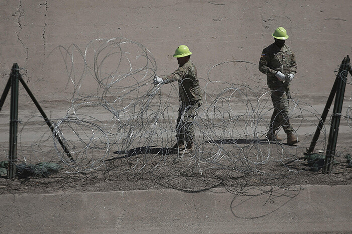 Militarización en frontera México-EUA, riesgo para migrantes que los expone a traficantes