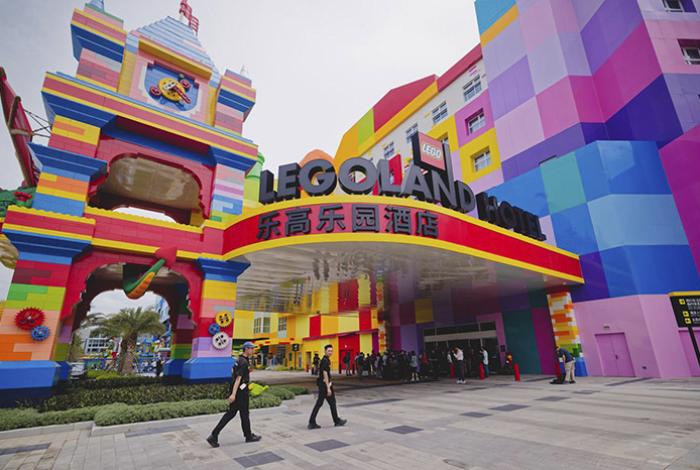 Millones y millones de bloques: inauguran en China el parque Legoland más grande del mundo