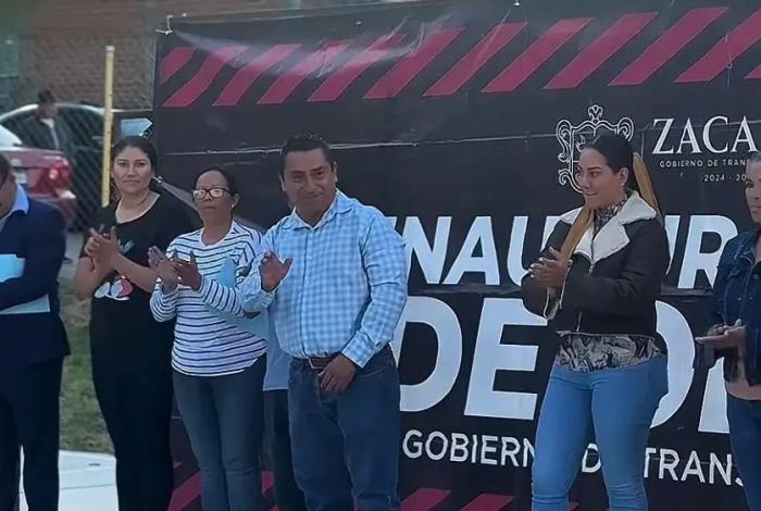 Mónica Valdez Pulido entrega cancha de usos múltiples tras 17 años de espera en la primaria Benito Juárez