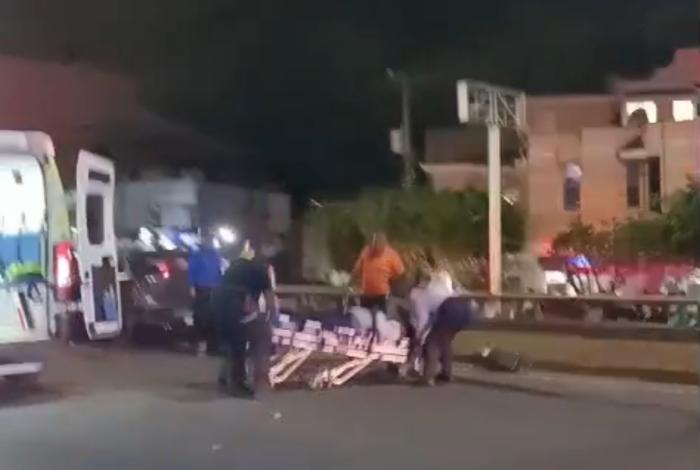 Morelia: choque entre moto y auto deja dos lesionados