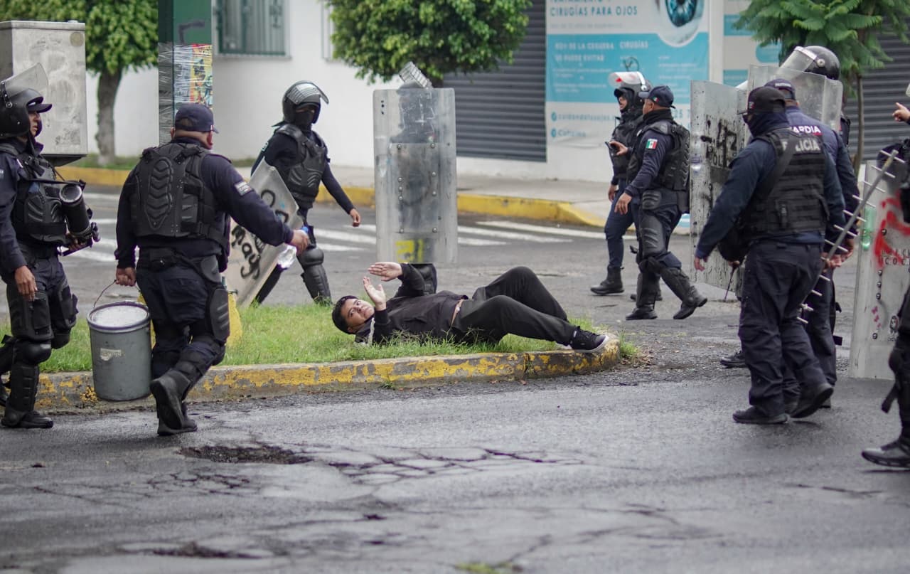 Morelia: Normalistas rompen acuerdo y causan destrozos