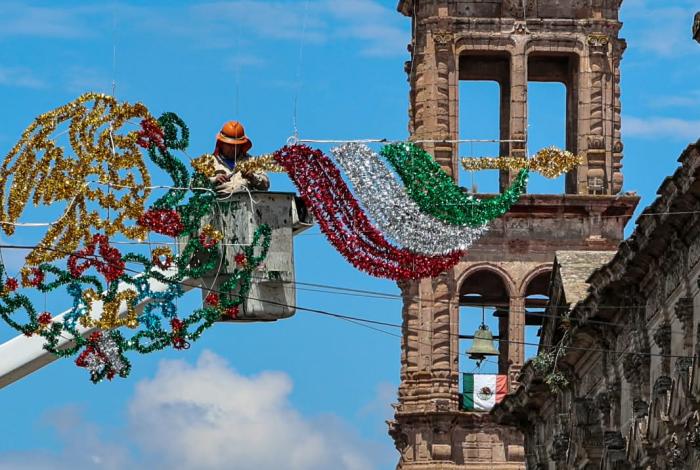 Morelia se ilumina de colores patrios durante septiembre