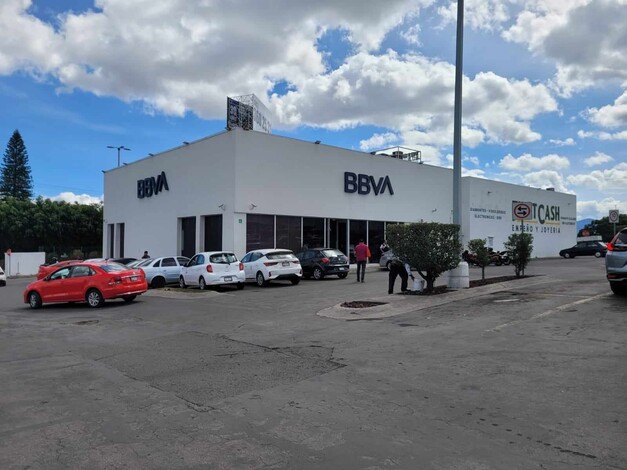 #Morelia | Sujetos armados asaltan a cuentahabiente de BBVA en Macroplaza Estadio