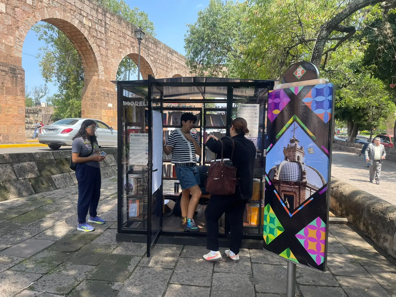 Morelianos viajan en el tiempo con las Cabinas de lectura