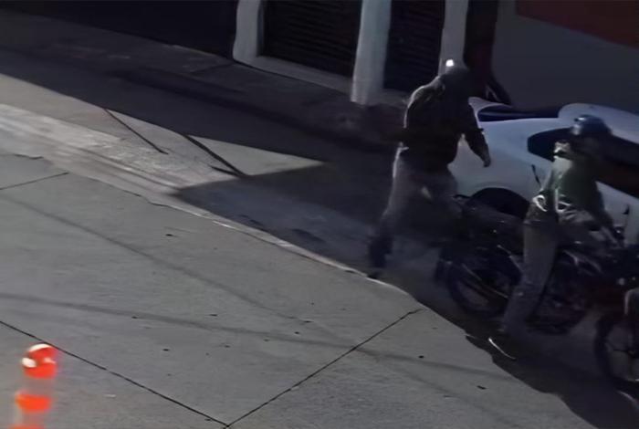 Moto-rateros le roban 150 mil pesos a dos cuentahabientes, en Uruapan