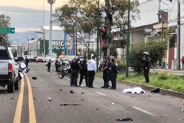 Motociclista atropella a peatón en avenida Madero de Morelia; ambos mueren