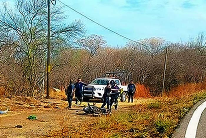 Motociclista pierde la vida al derrapar en una curva, en Tepalcatepec