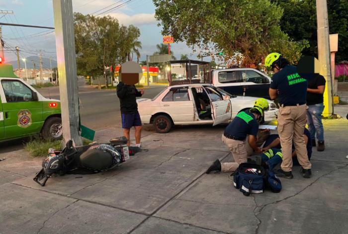 Motociclista resulta con lesiones leves tras choque con vehículo del transporte público en La Piedad