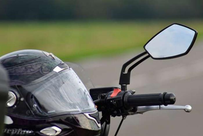 Motociclista resulta gravemente herido tras ser arrollado en Apatzingán