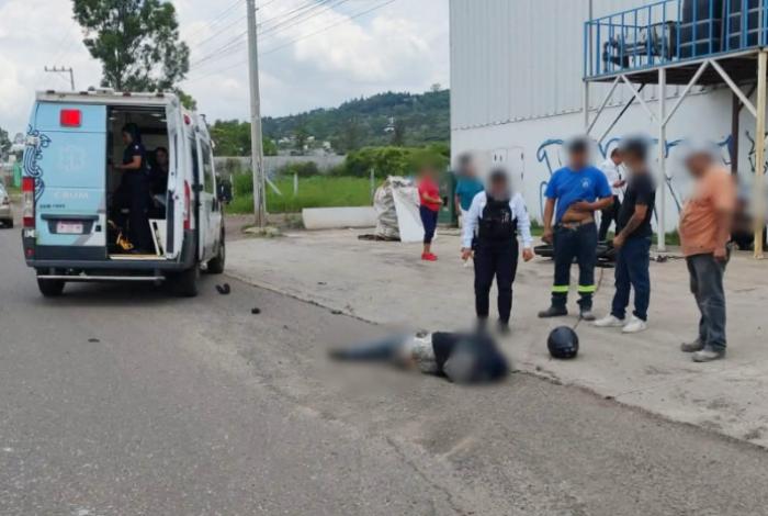 Motociclista resulta herido de gravedad tras choque contra auto en la salida a Quiroga