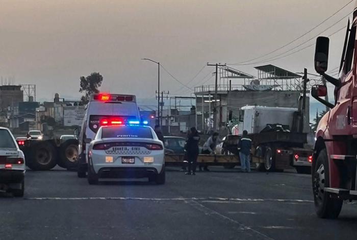 Motociclista se estampa contra la plataforma de un tráiler en la Madero Poniente de Morelia