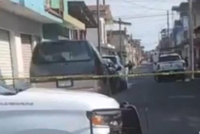 Motos1car10s balean a hombre en autolavado de Uruapan