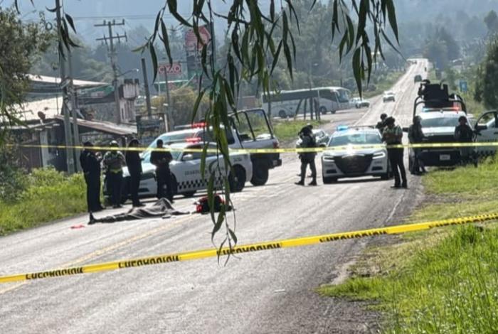 Mu3r3 motociclista en un accidente en la carretera Pátzcuaro-Uruapan 