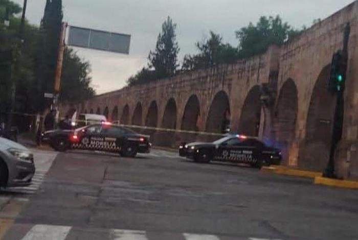 Mu3re joven motociclista en la Av. Acueducto de Morelia