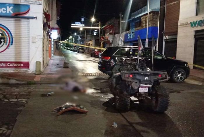 Muere conductor de cuatrimoto tras choque contra camioneta en Zitácuaro; hay 3 heridos