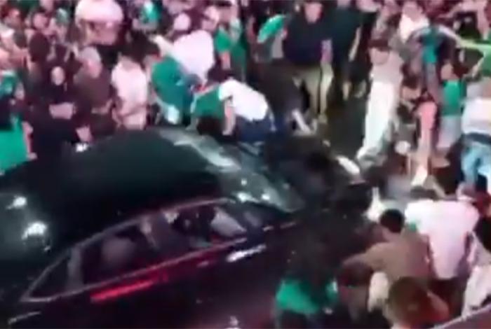 Muere conductor que arrolló a multitud en festejo mundialista en Los Cabos