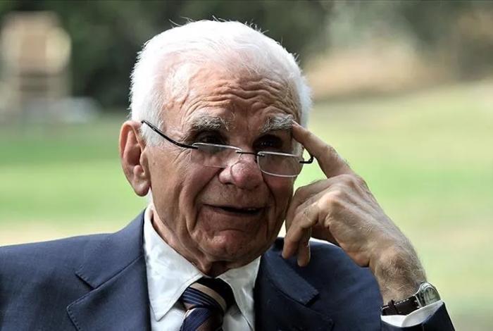 Muere Gazi Yaşargil, pionero de la neurocirugía moderna