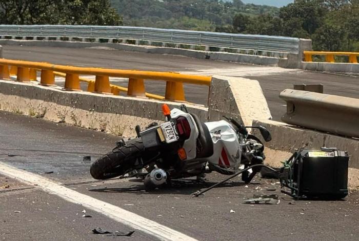 Muere motociclista en choque contra camioneta