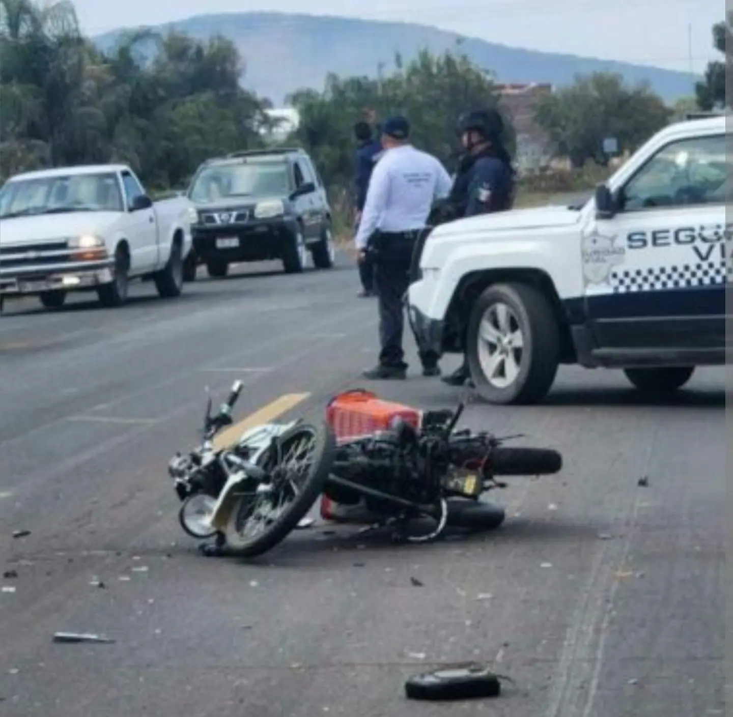 Muere motociclista tras ser embestido por vehículo fantasma en la carretera Los Reyes–Atapan